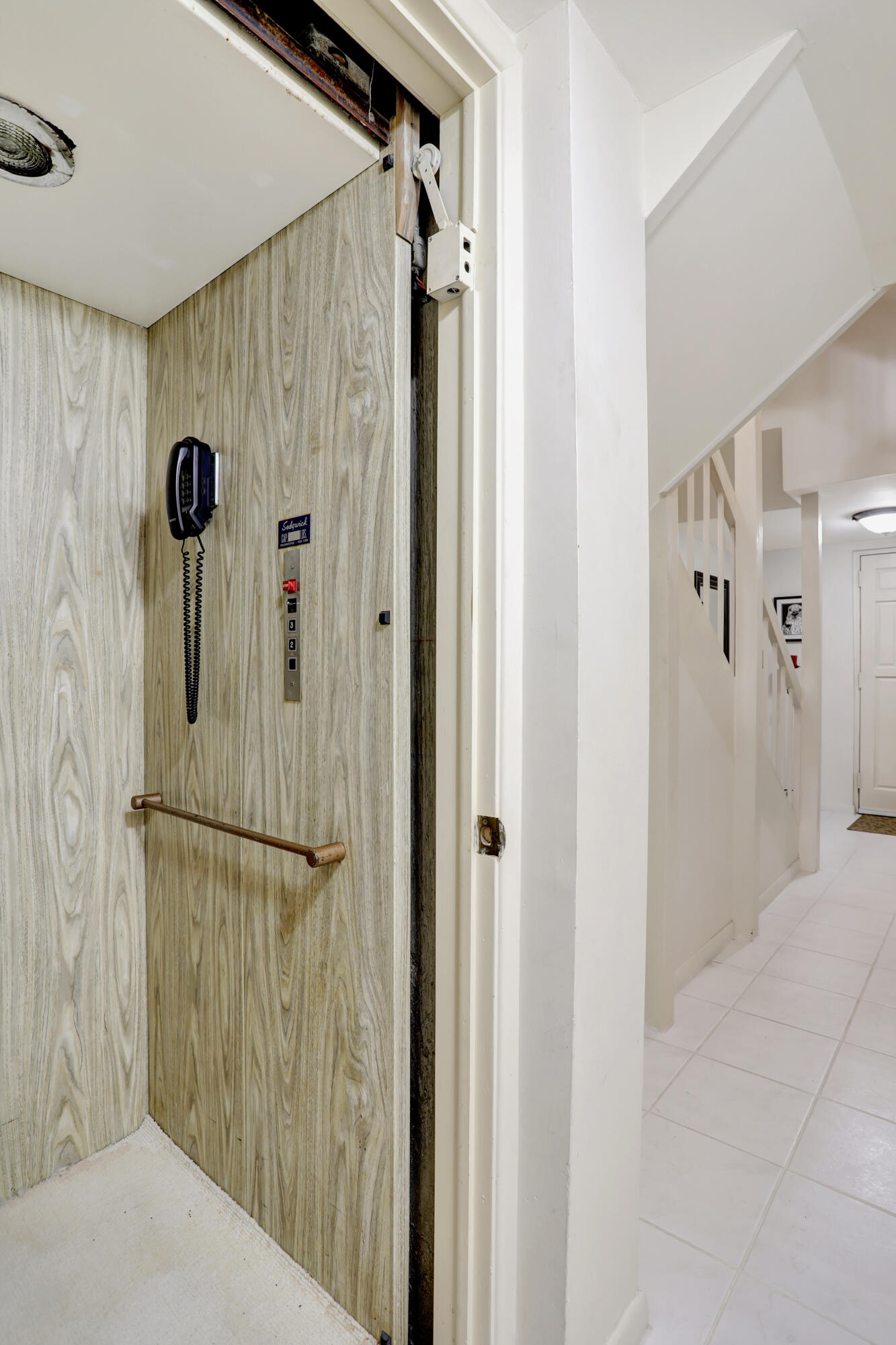 1222 Hillsboro Mile Unit: 17