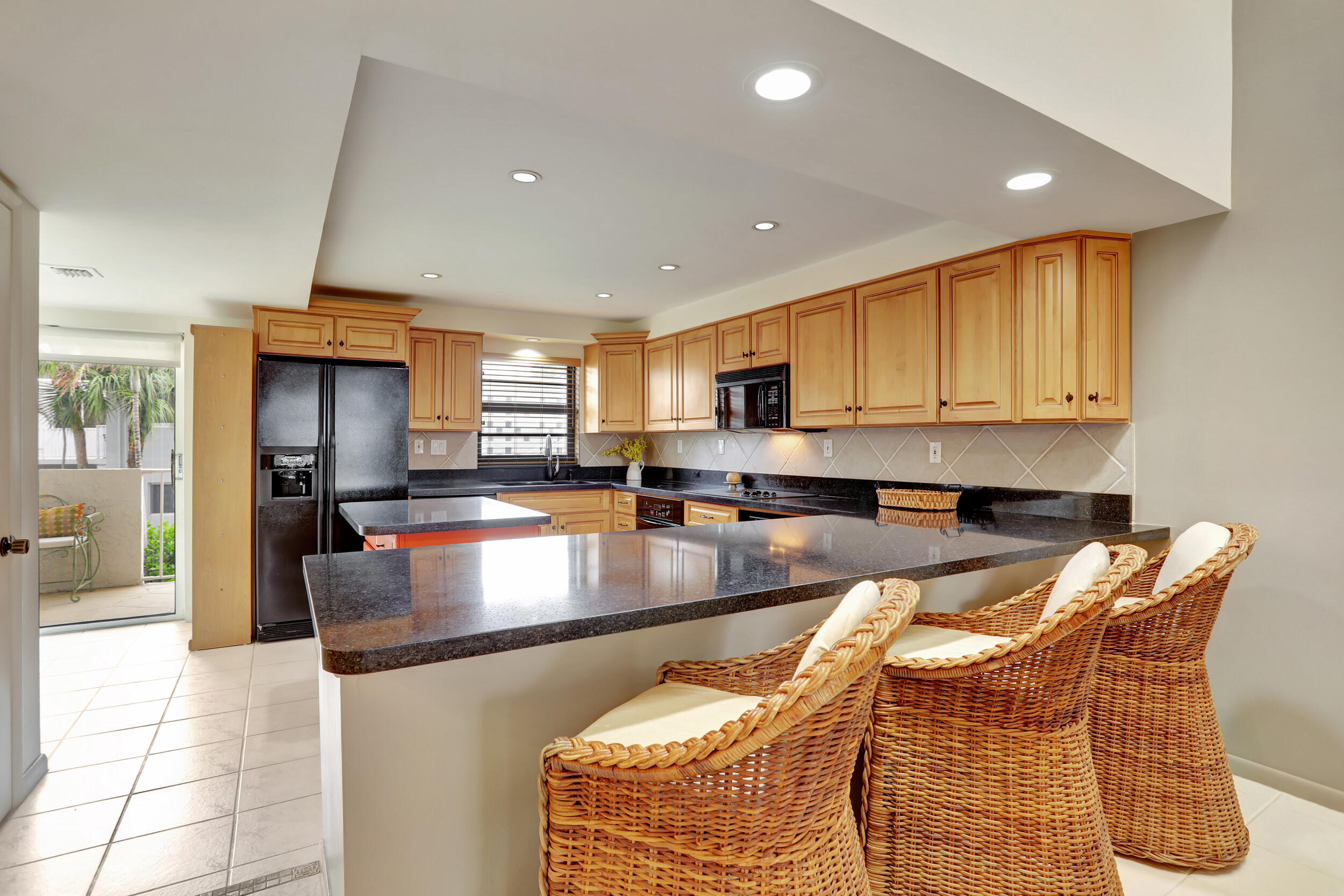 1222 Hillsboro Mile Unit: 17