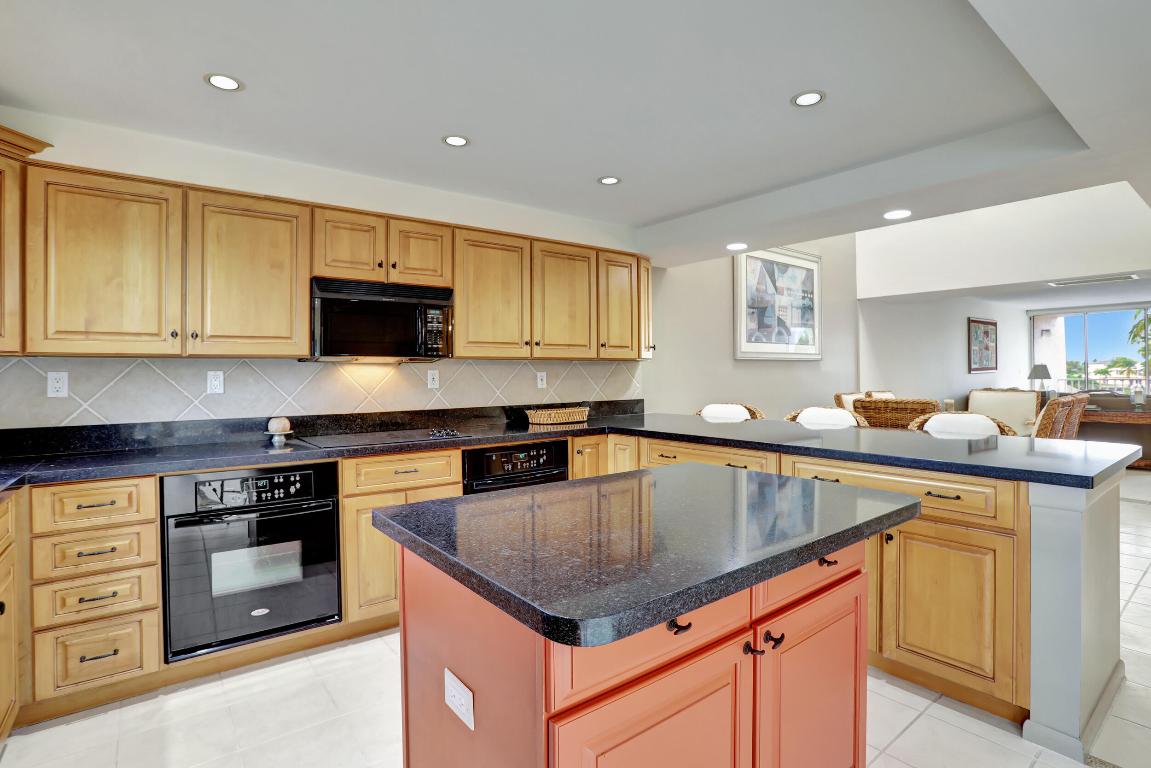 1222 Hillsboro Mile Unit: 17