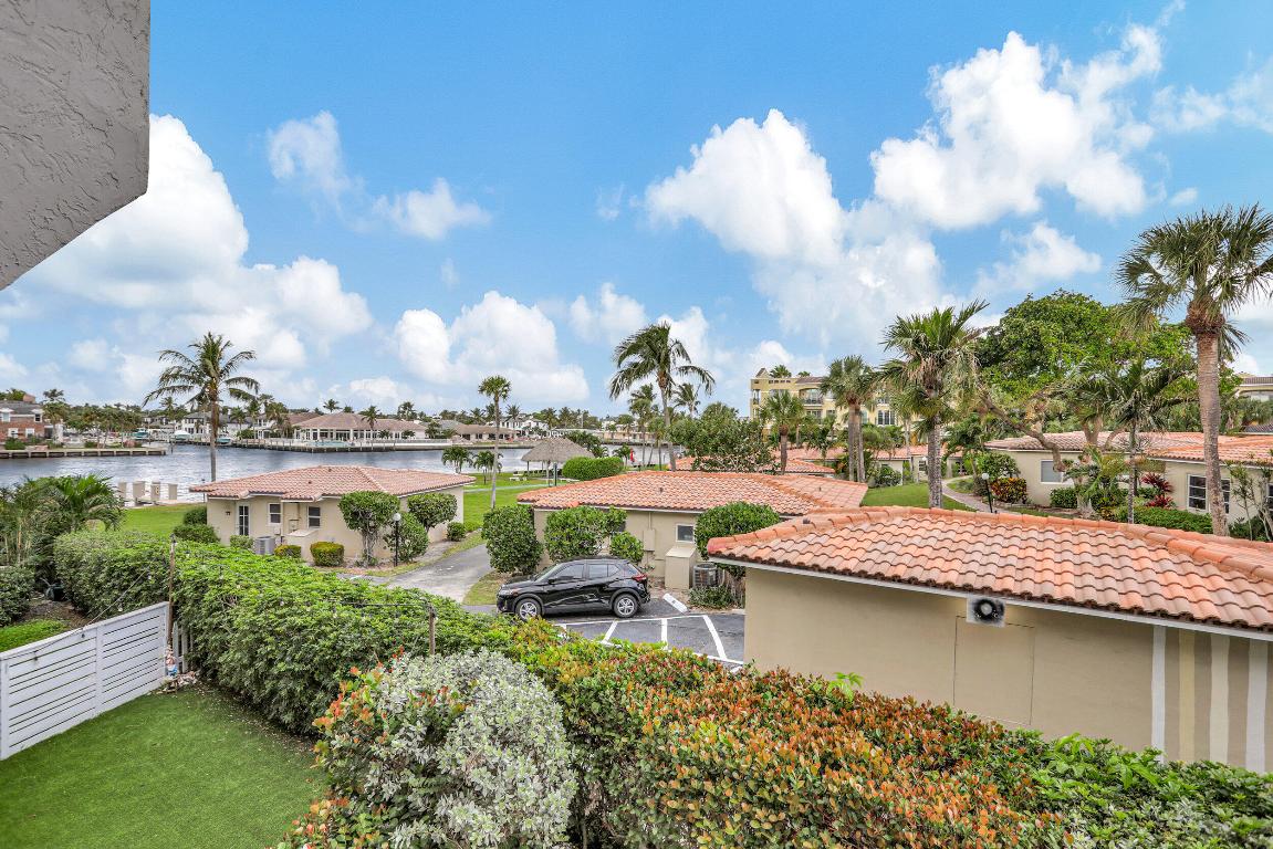 1222 Hillsboro Mile Unit: 17