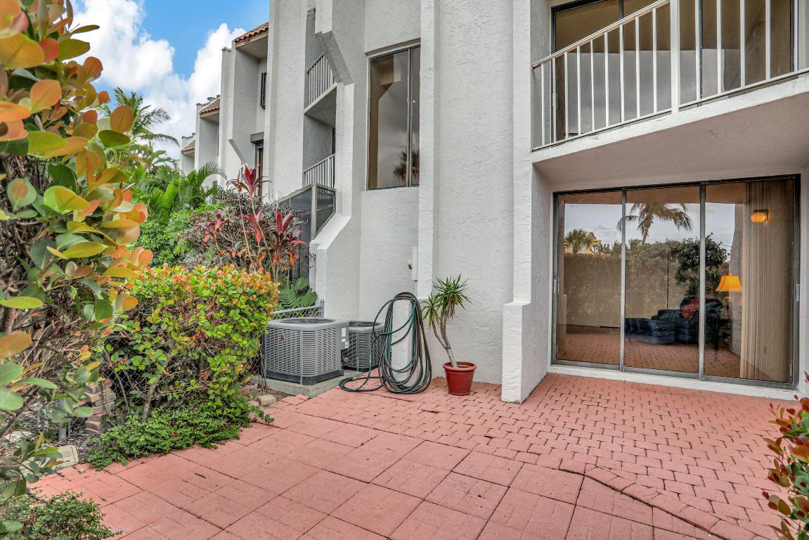 1222 Hillsboro Mile Unit: 17