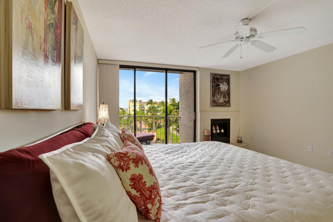 1222 Hillsboro Mile Unit: 17