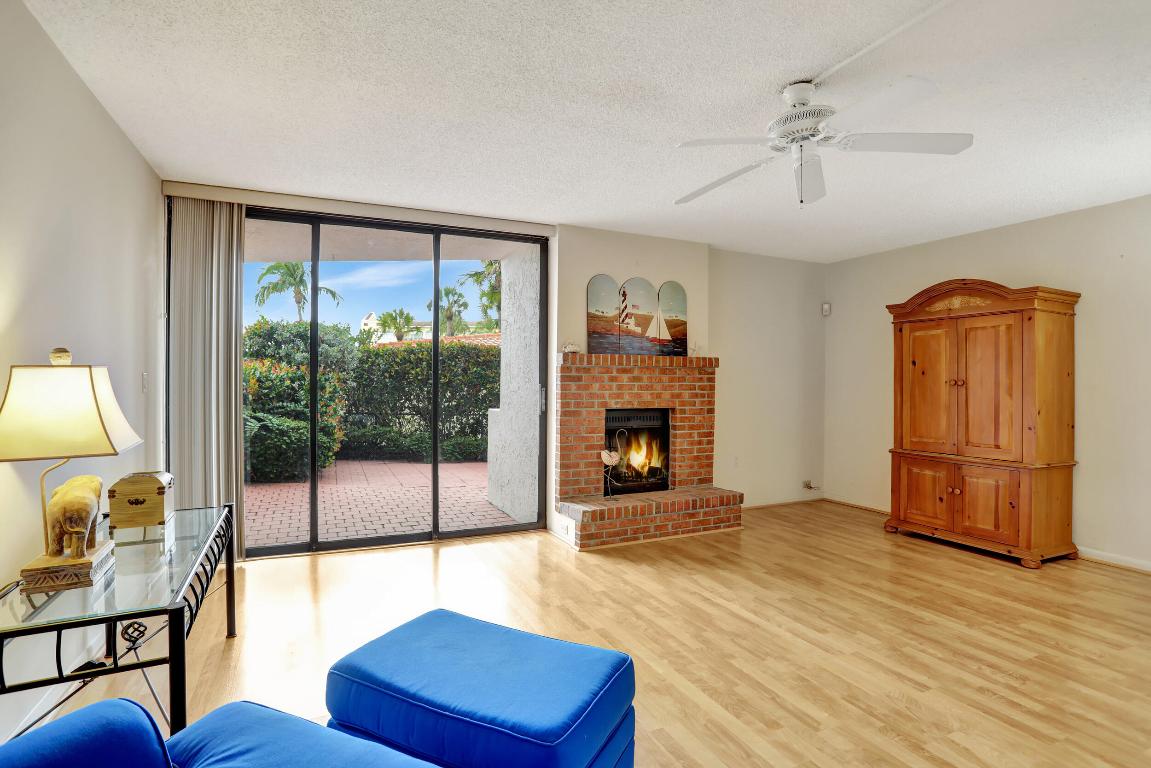 1222 Hillsboro Mile Unit: 17