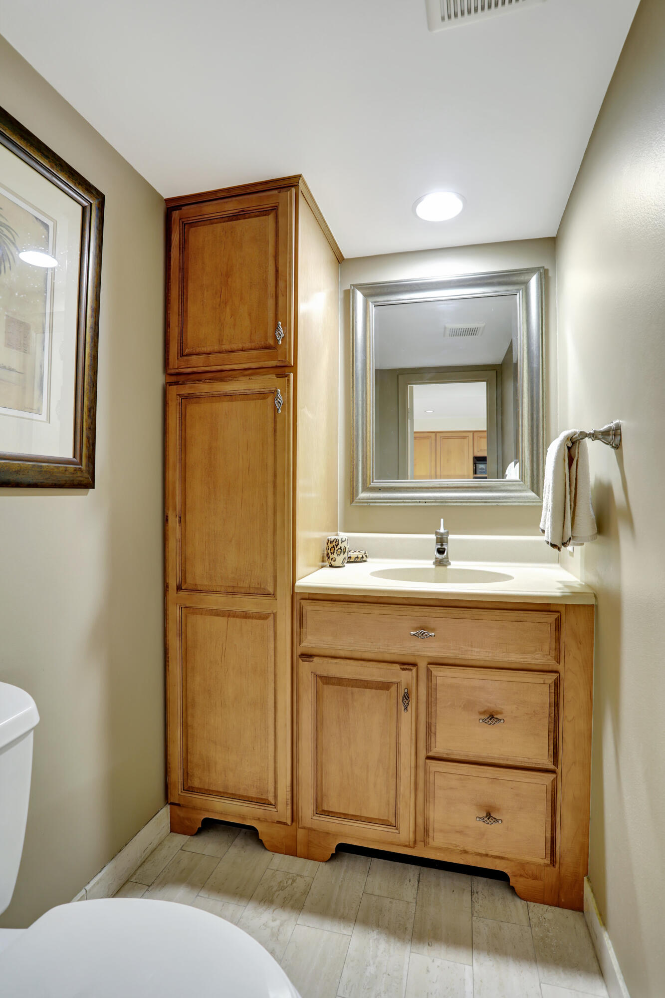 1222 Hillsboro Mile Unit: 17