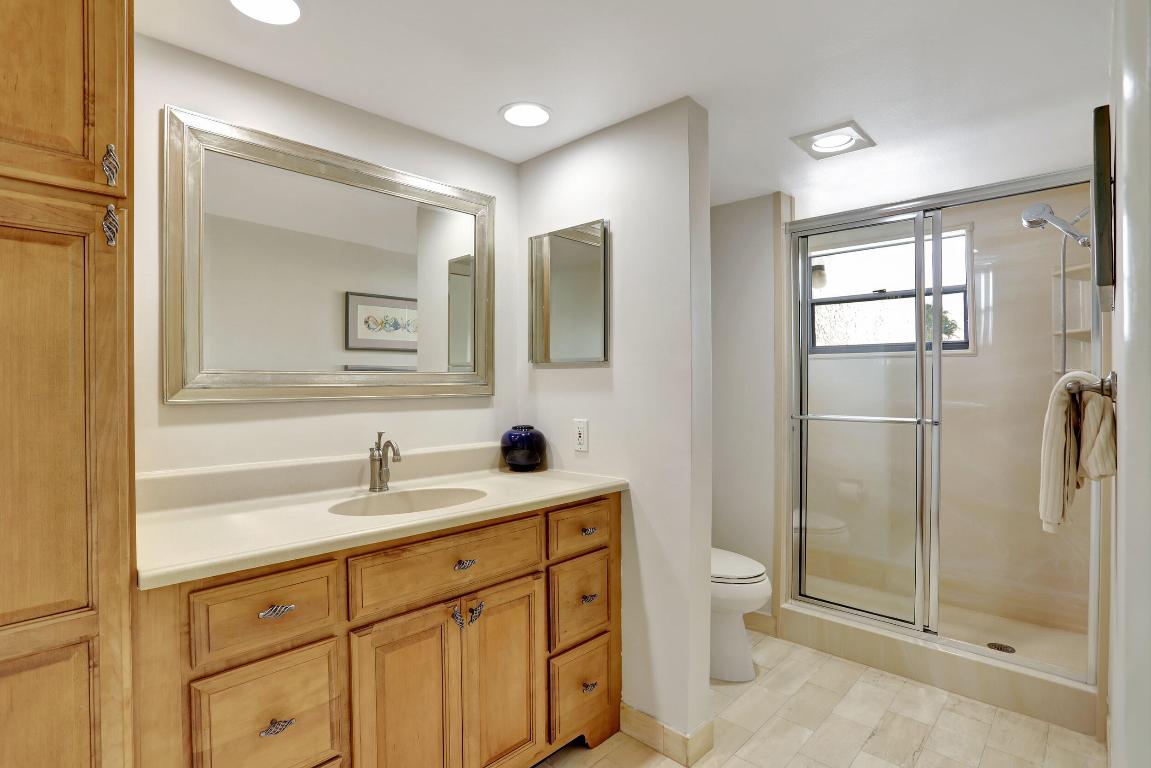 1222 Hillsboro Mile Unit: 17