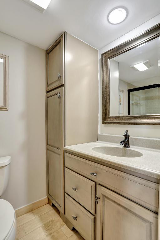 1222 Hillsboro Mile Unit: 17