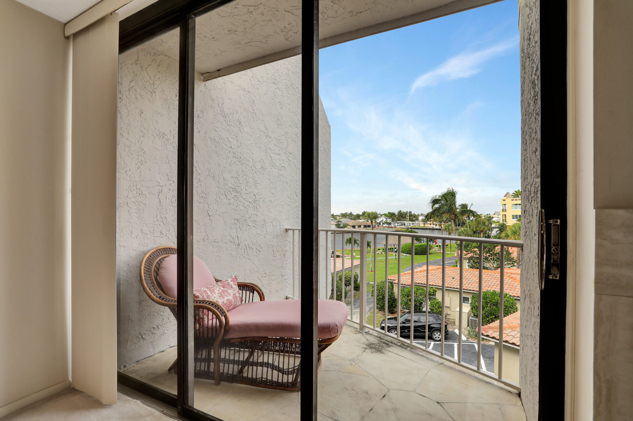 1222 Hillsboro Mile Unit: 17