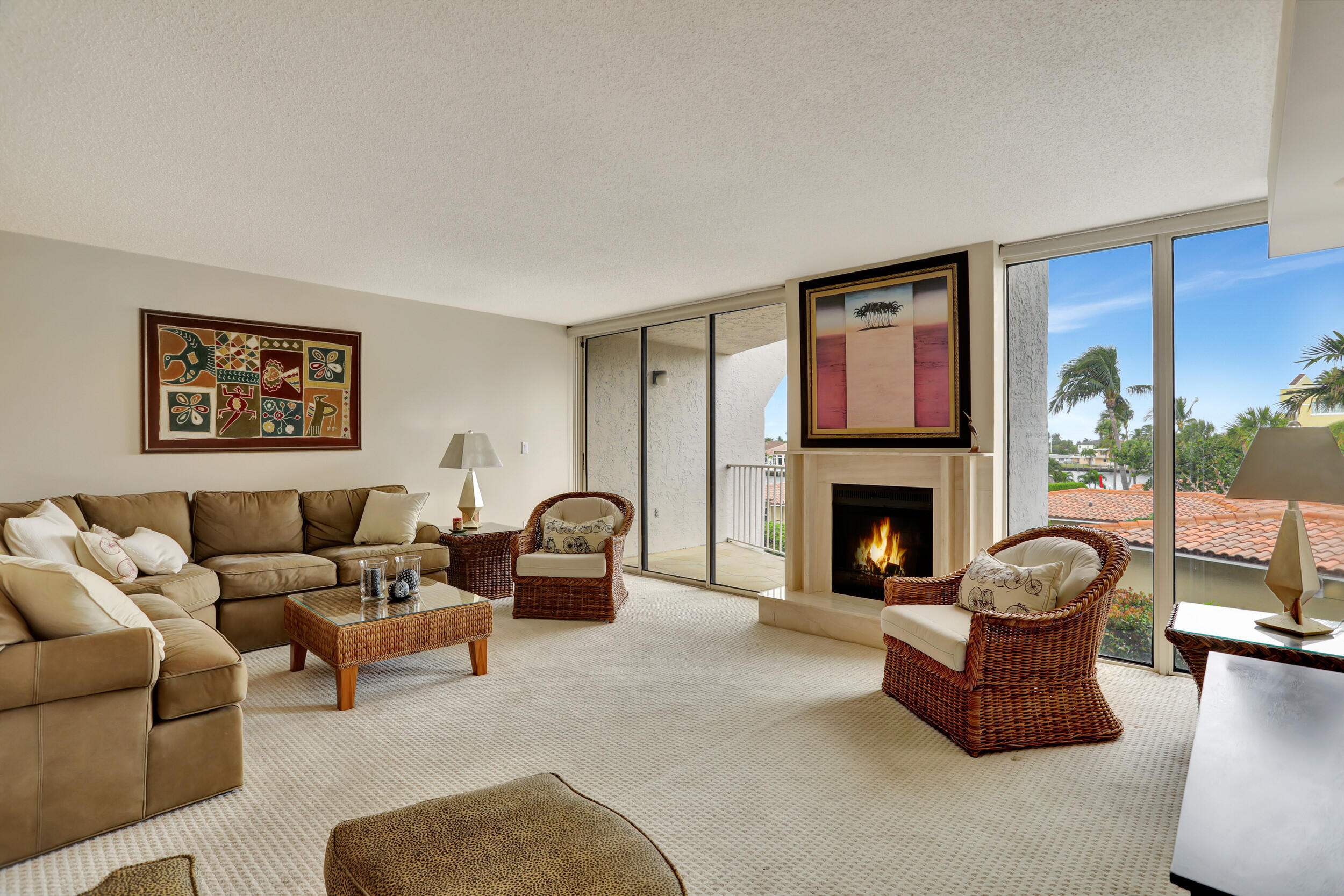 1222 Hillsboro Mile Unit: 17