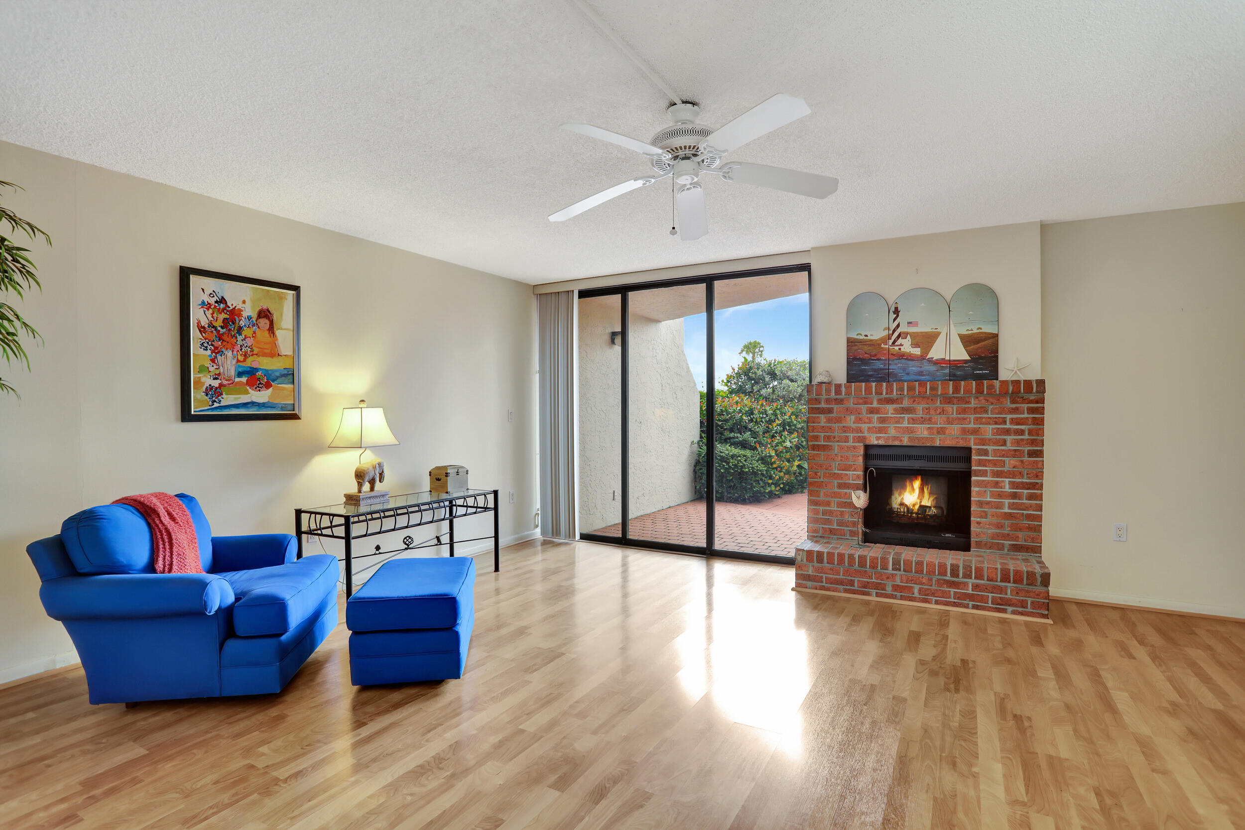 1222 Hillsboro Mile Unit: 17