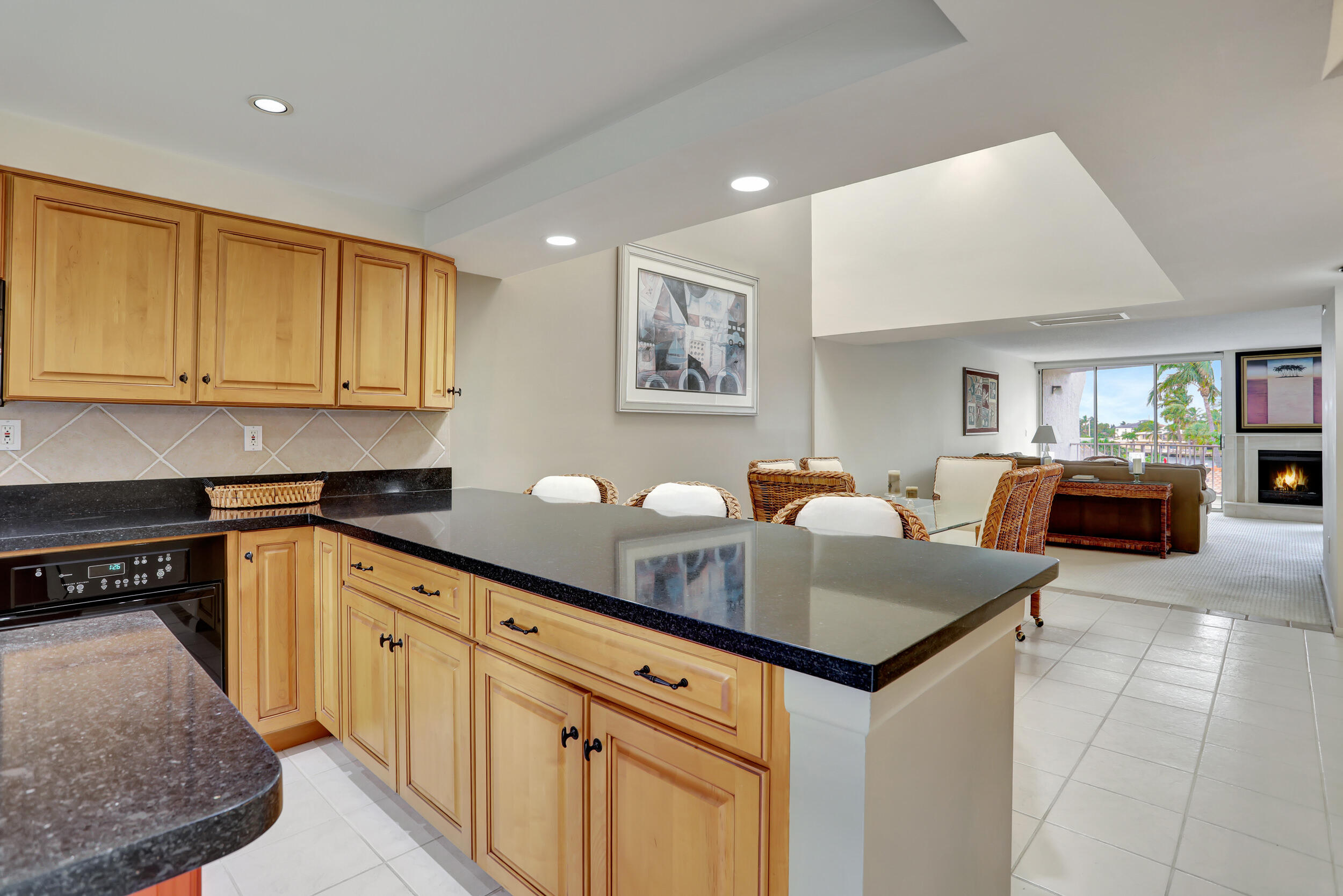 1222 Hillsboro Mile Unit: 17