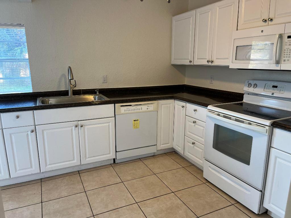 4310 NE 15th Terrace