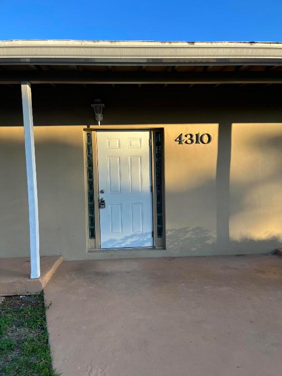 4310 NE 15th Terrace