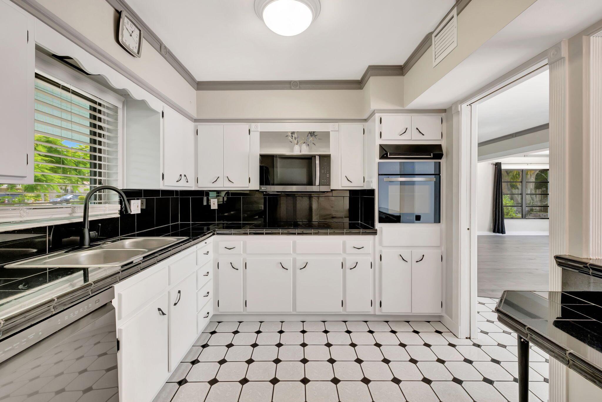 1233 SE 12th Terrace