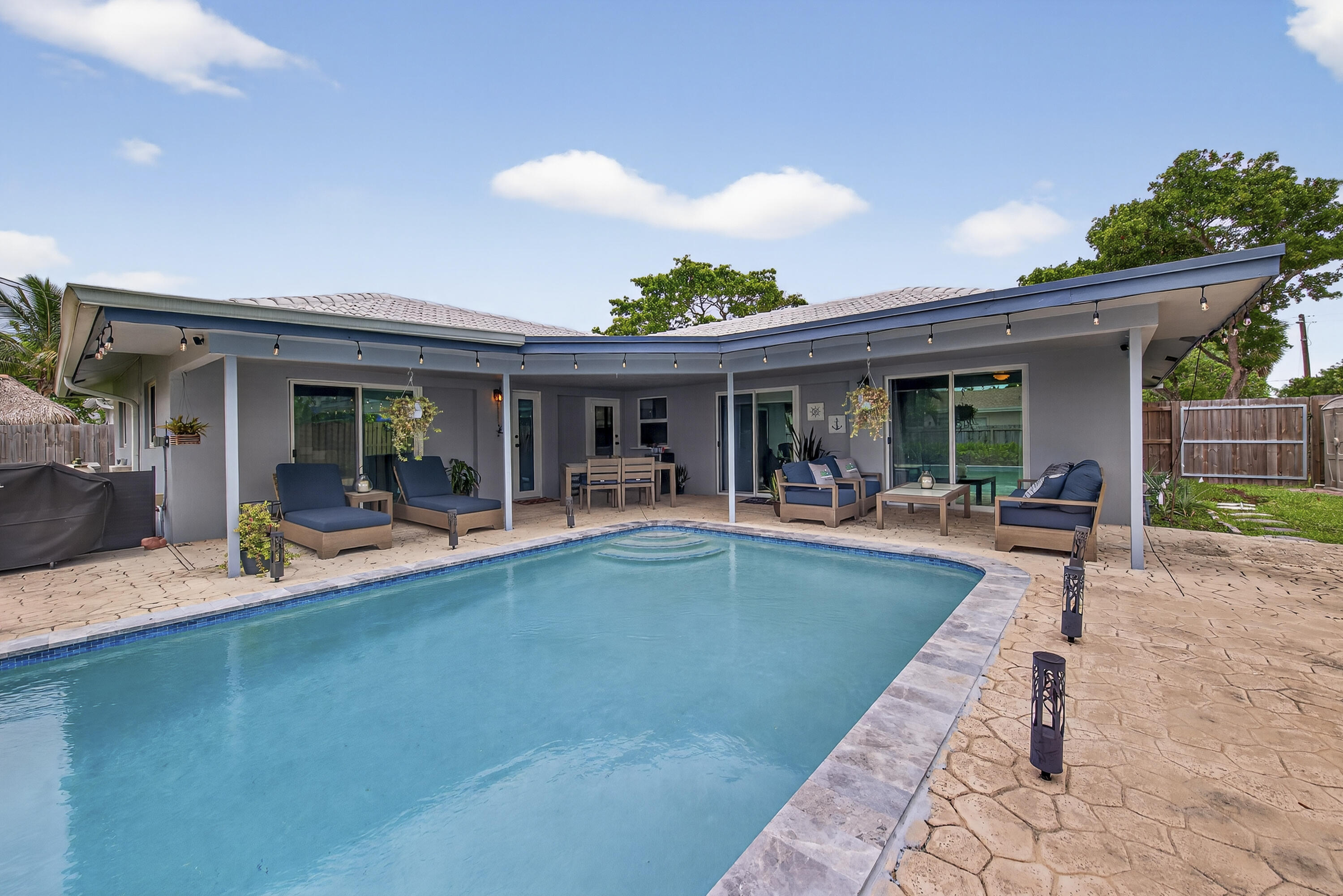 555 NW 15th Avenue