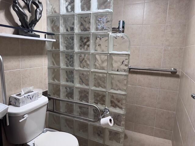 2151 NE 42 Court 102