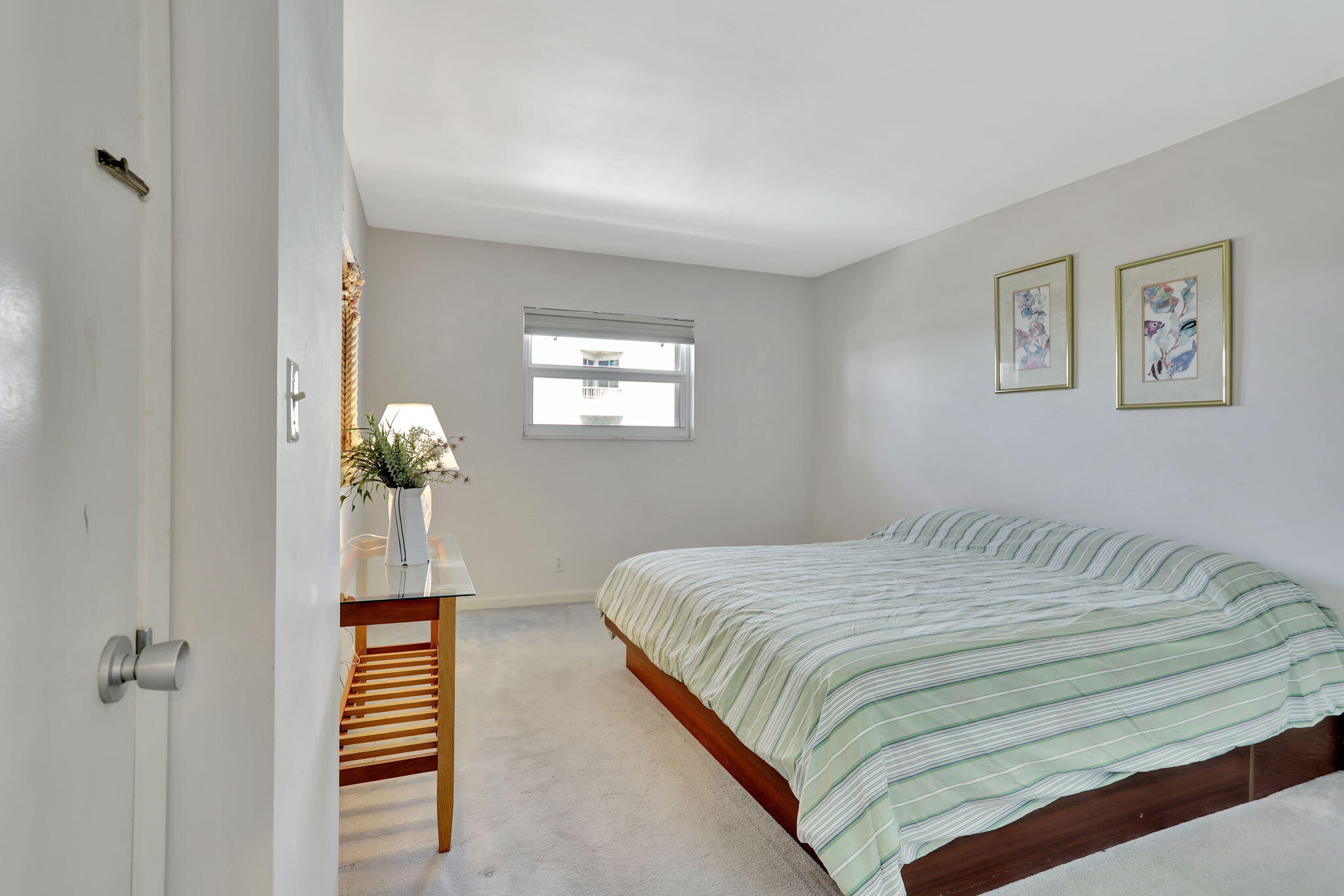 1069 Hillsboro Mile, Unit 705