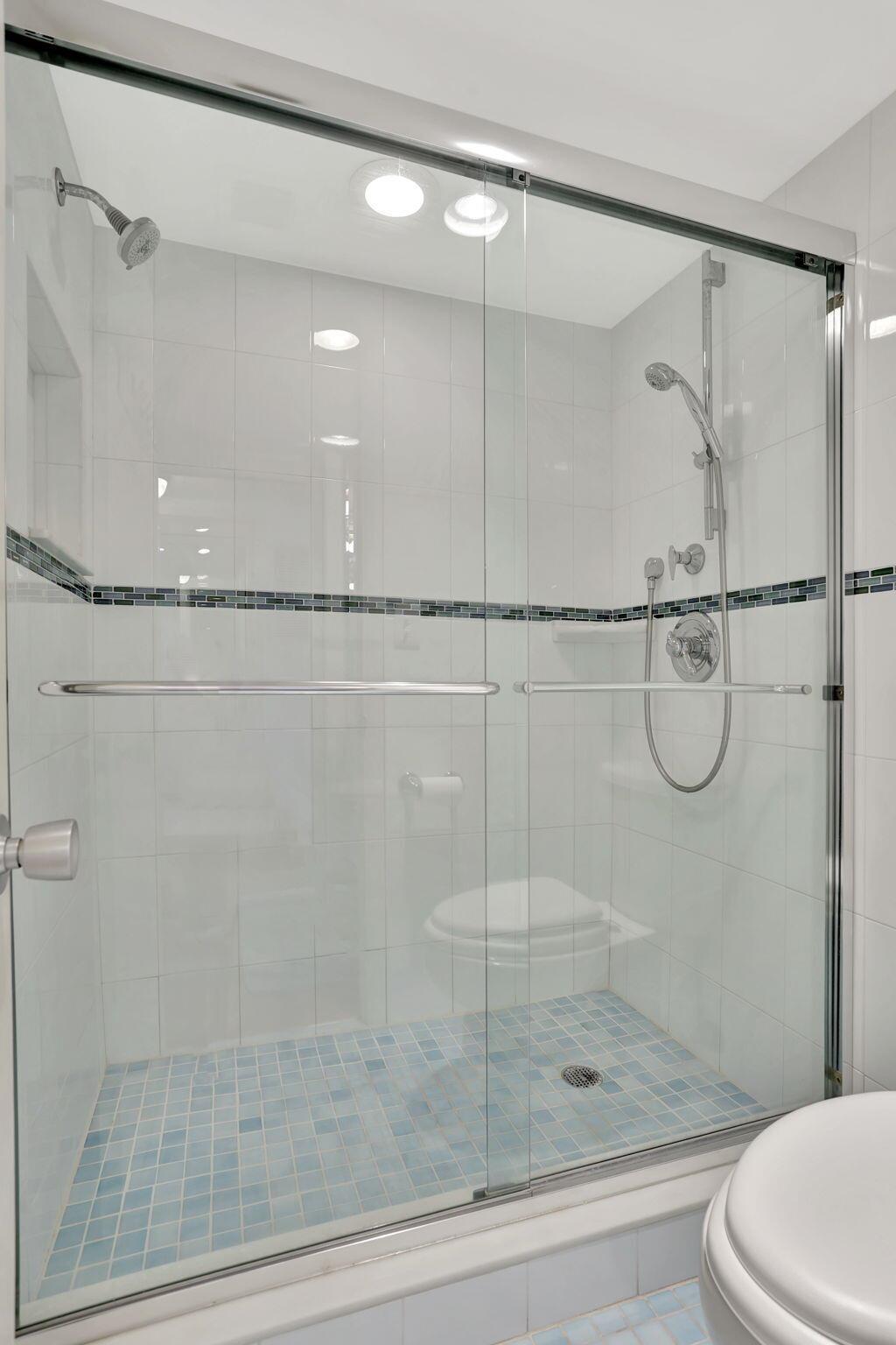 1069 Hillsboro Mile, Unit 705