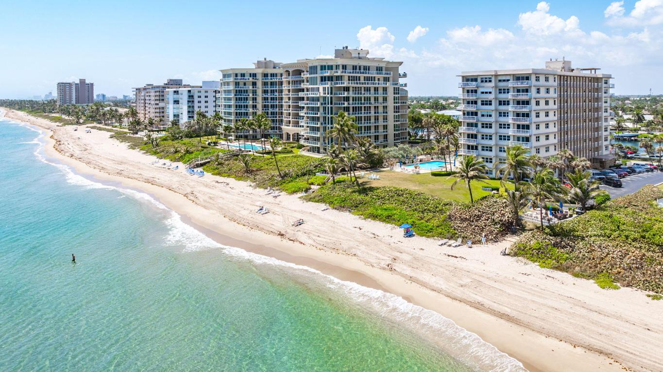 1069 Hillsboro Mile, Unit 705