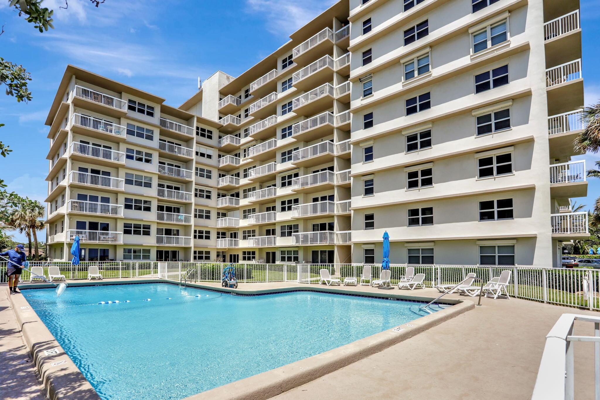 1069 Hillsboro Mile, Unit 705