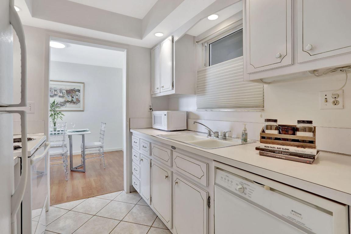 1069 Hillsboro Mile, Unit 705