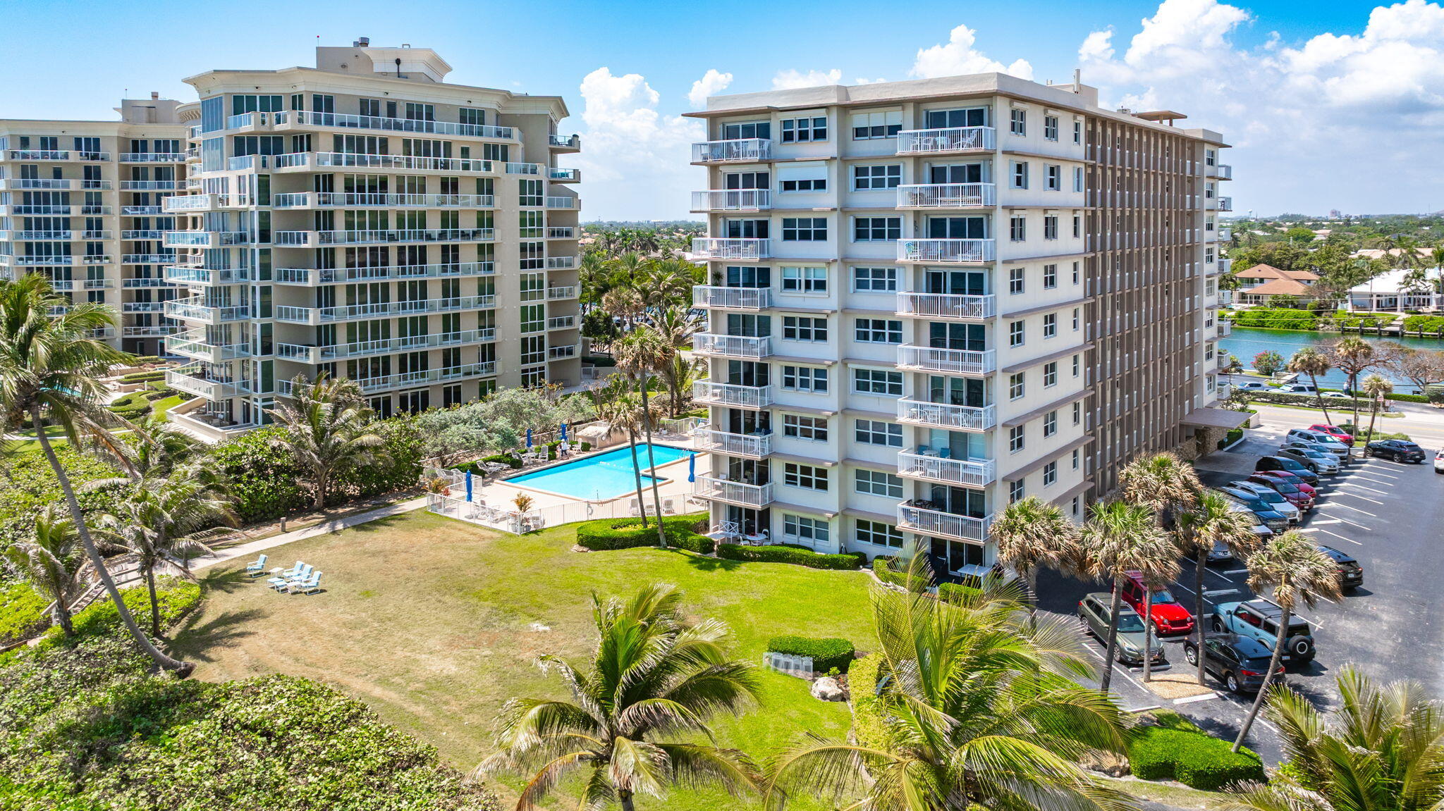 1069 Hillsboro Mile, Unit 705