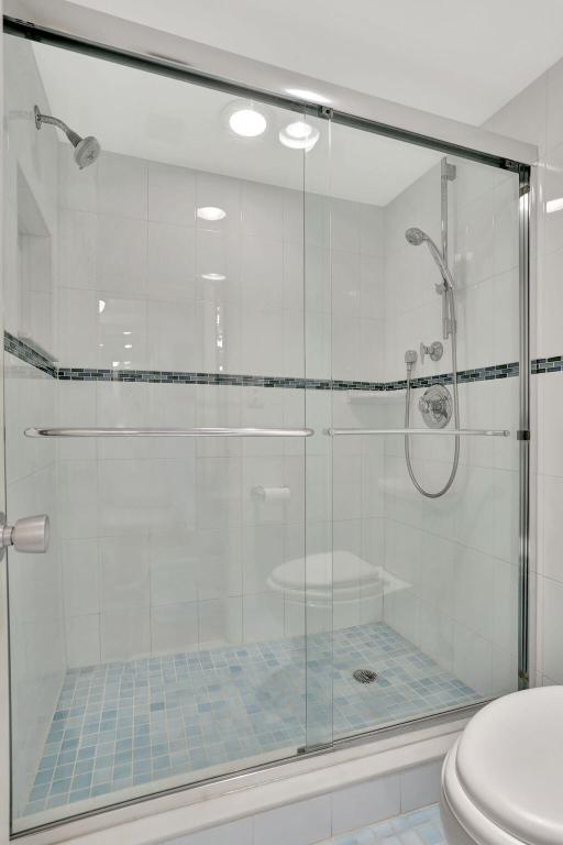 1069 Hillsboro Mile, Unit 705