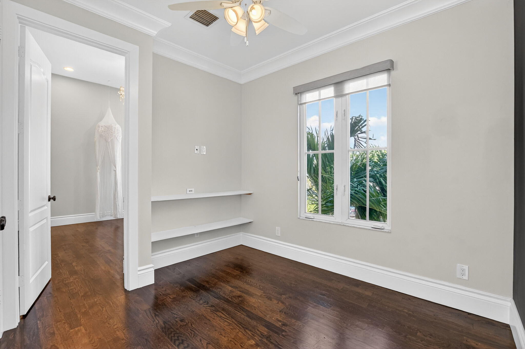 200 NW 10th Street