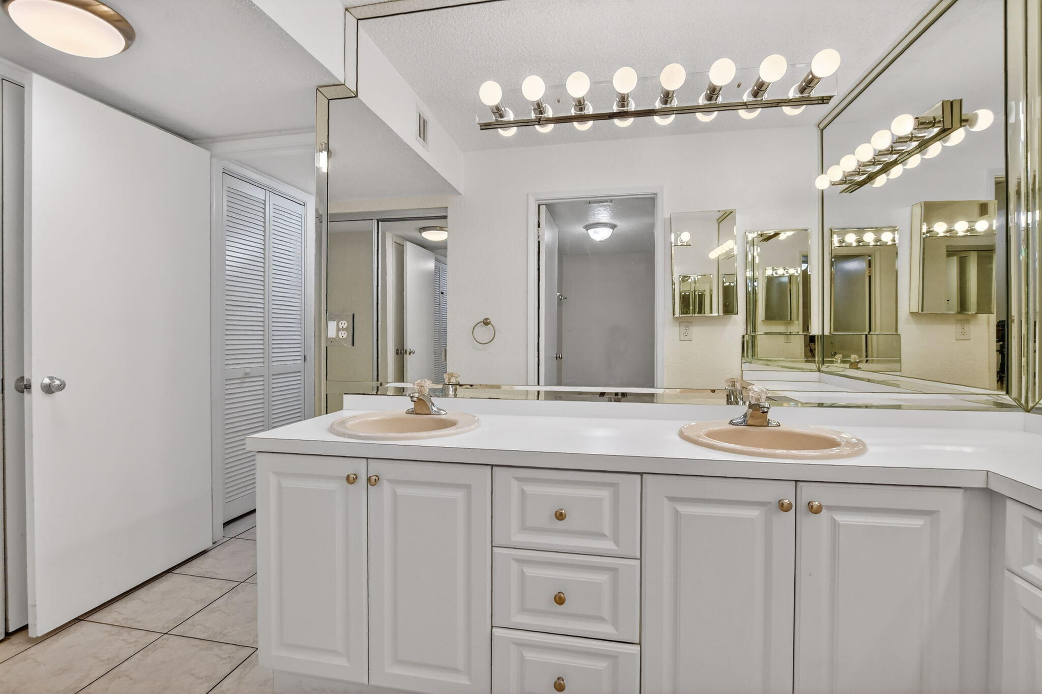 5650 Camino Del Sol 106