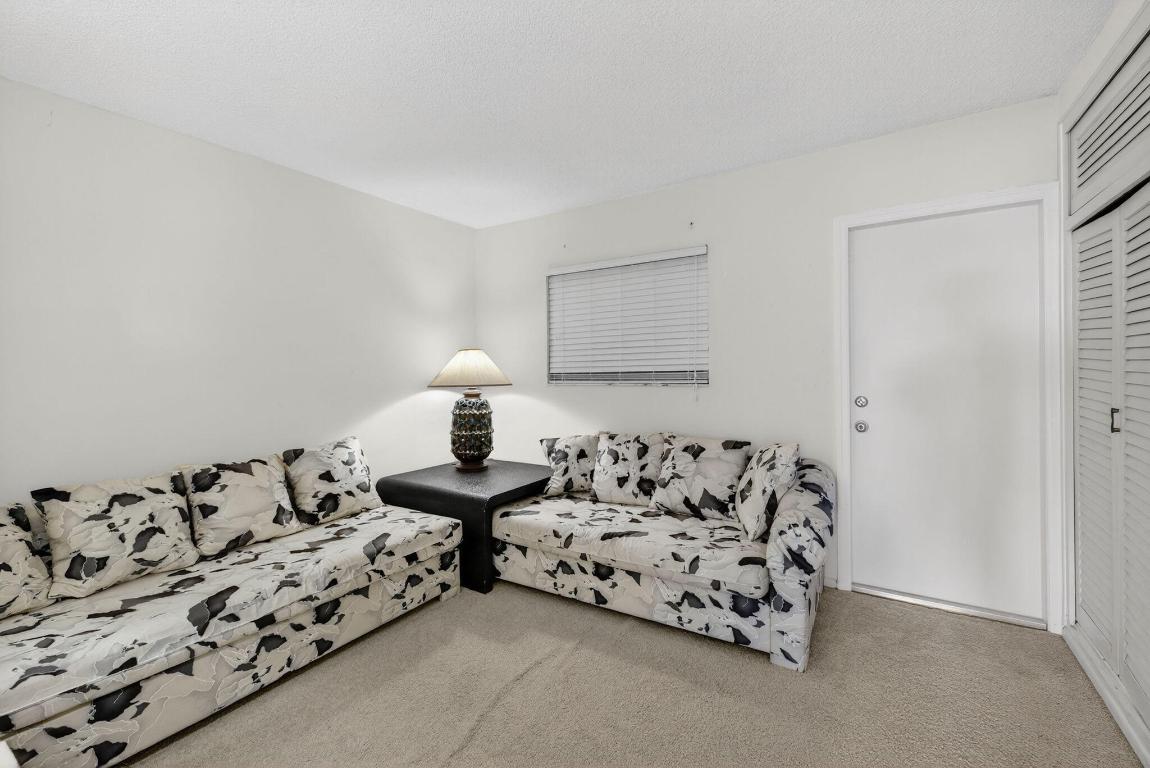 1069 Hillsboro Mile 802