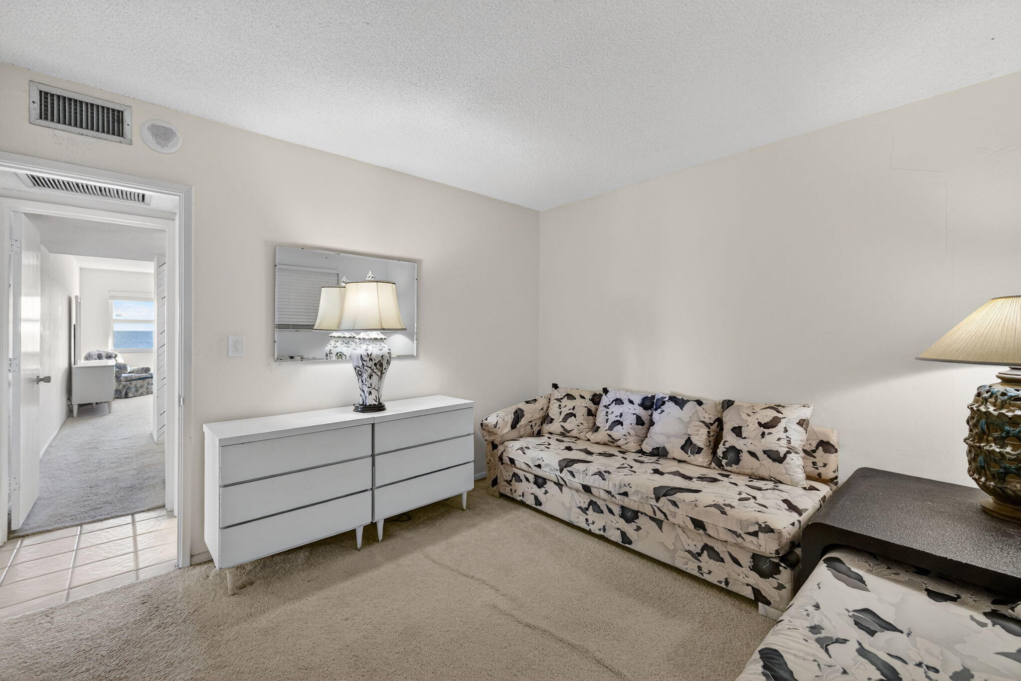1069 Hillsboro Mile 802