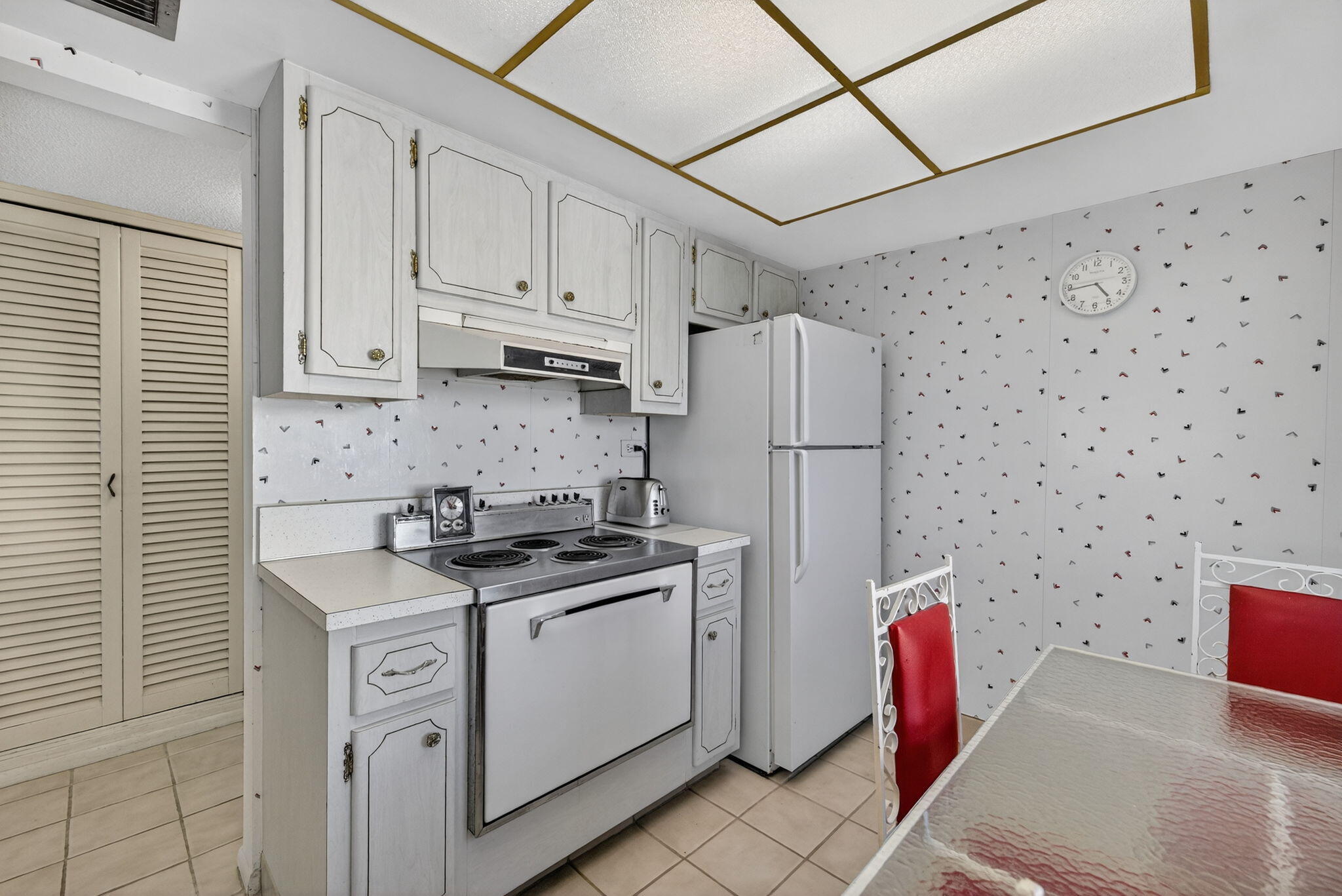 1069 Hillsboro Mile 802