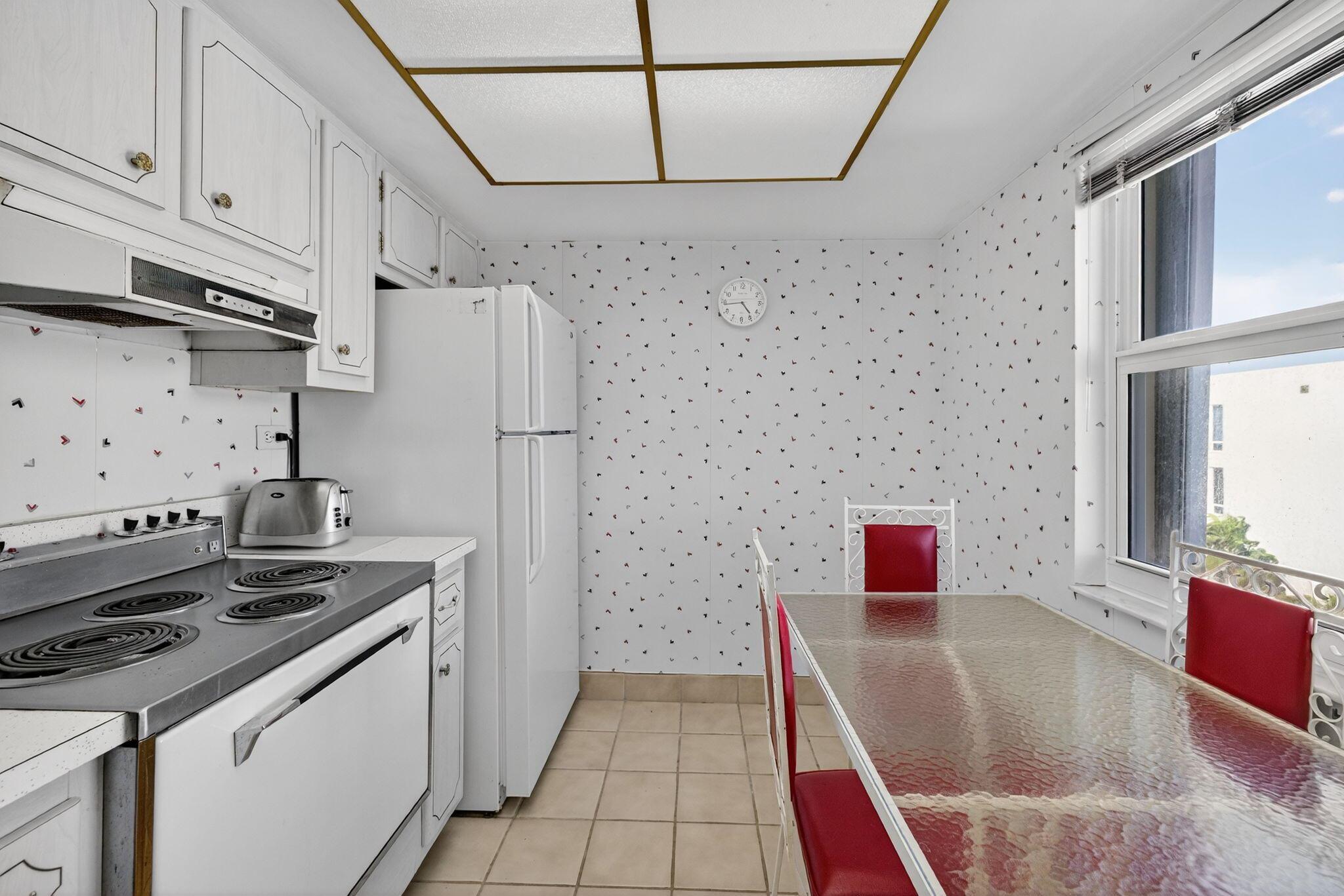 1069 Hillsboro Mile 802