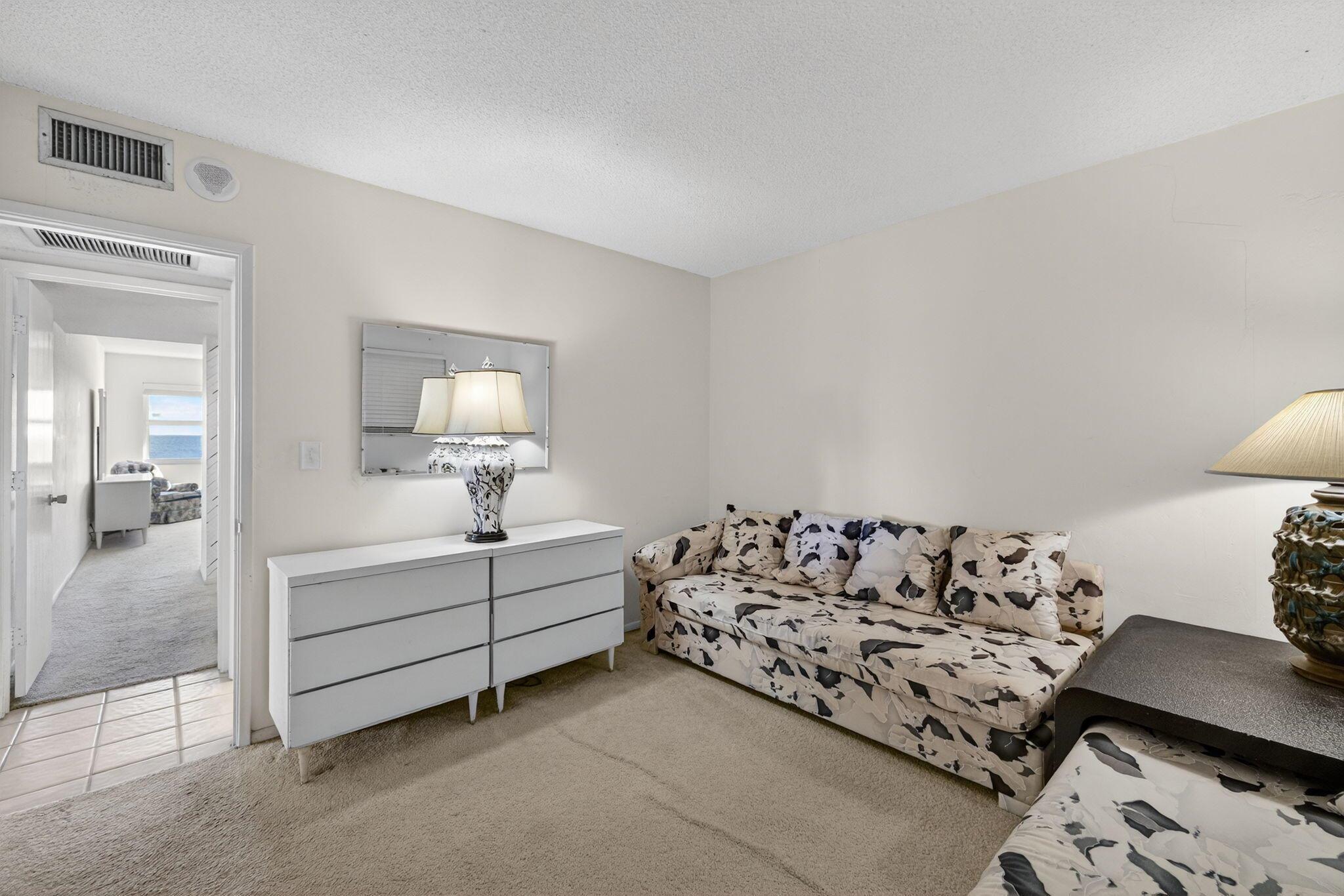 1069 Hillsboro Mile 802