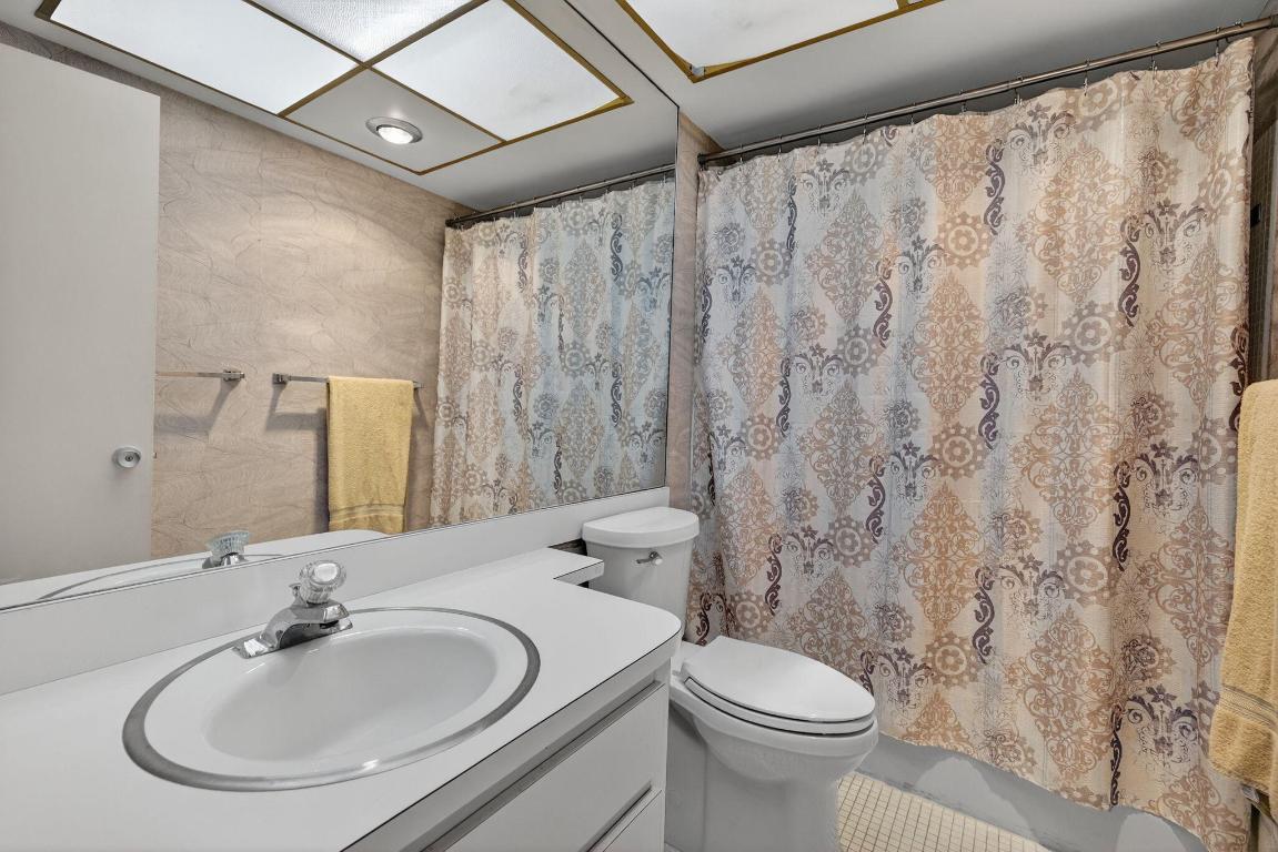 1069 Hillsboro Mile 802