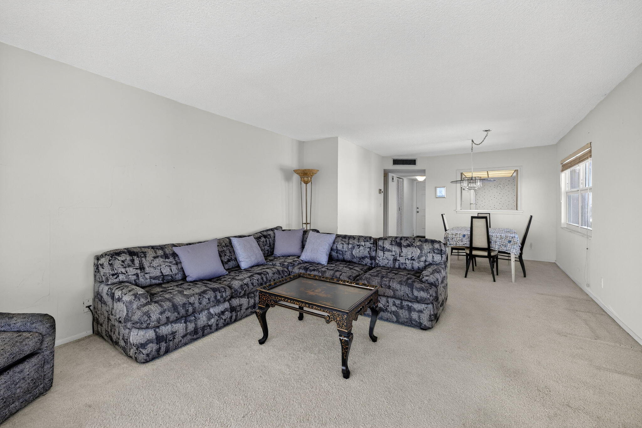 1069 Hillsboro Mile 802