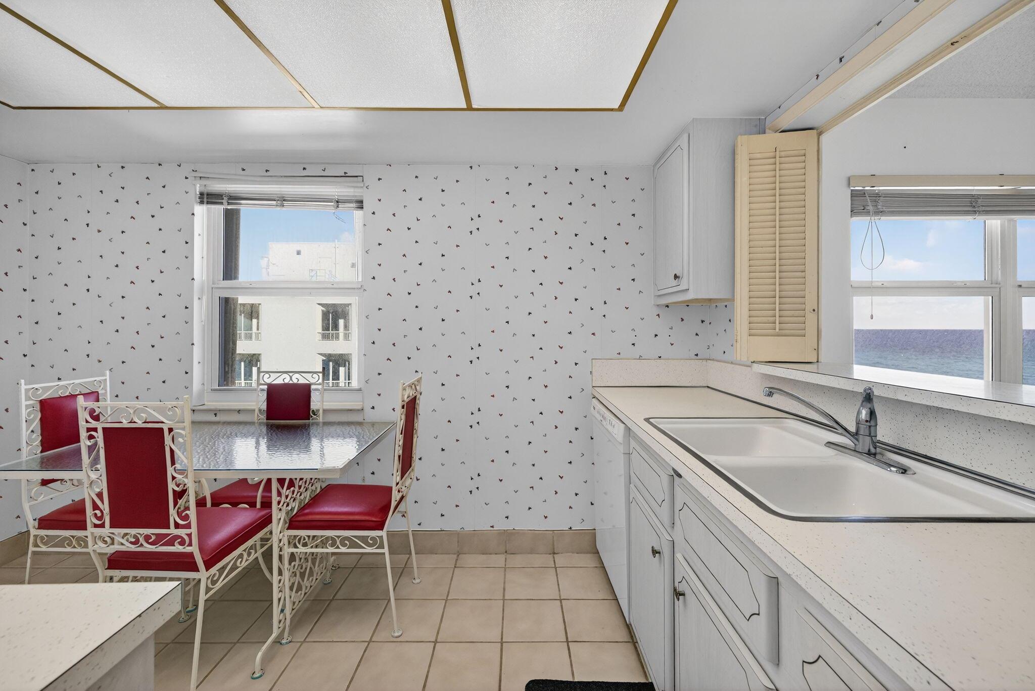 1069 Hillsboro Mile 802