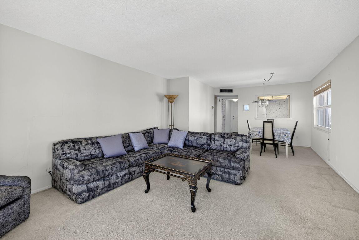 1069 Hillsboro Mile 802