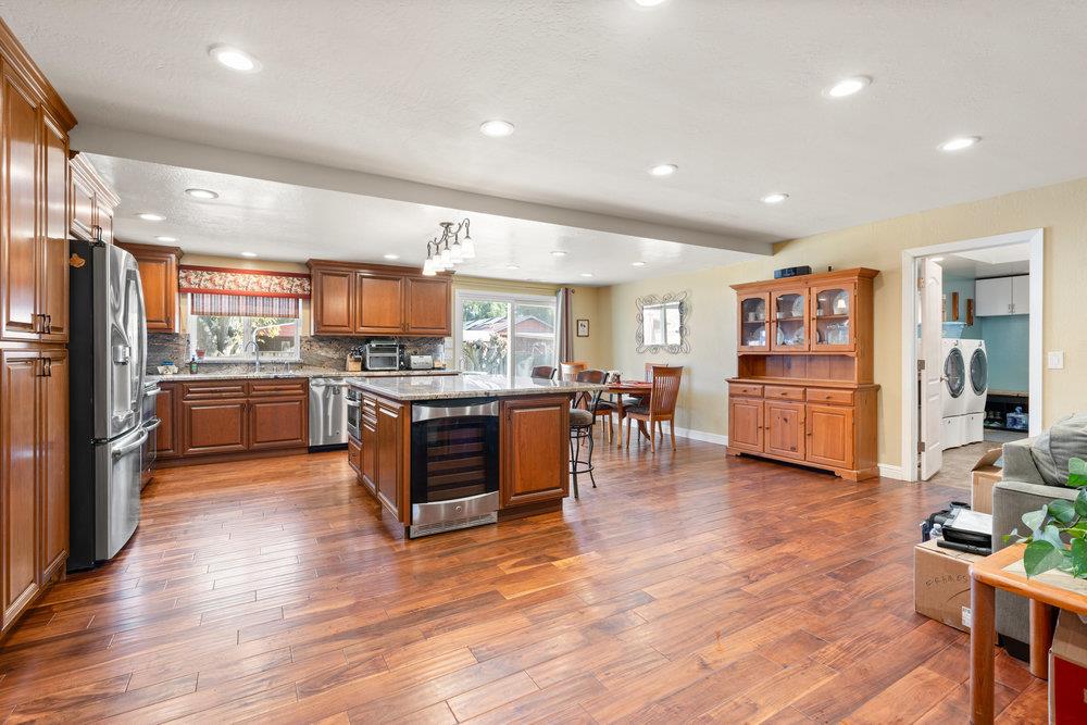 10602 Foothill AVE