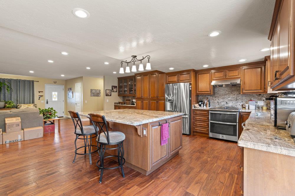 10602 Foothill AVE