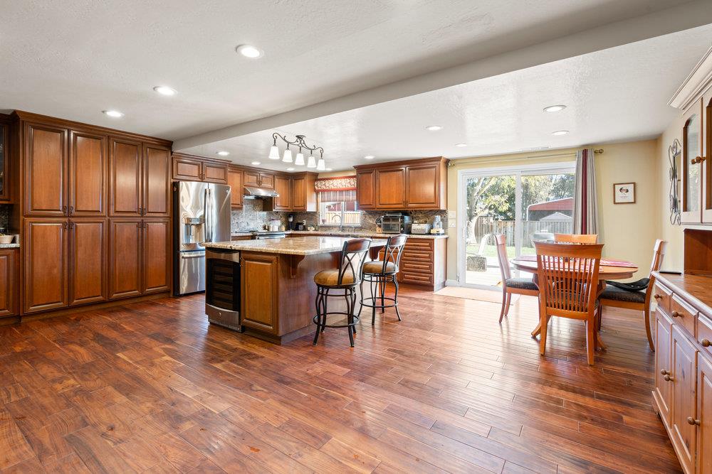 10602 Foothill AVE