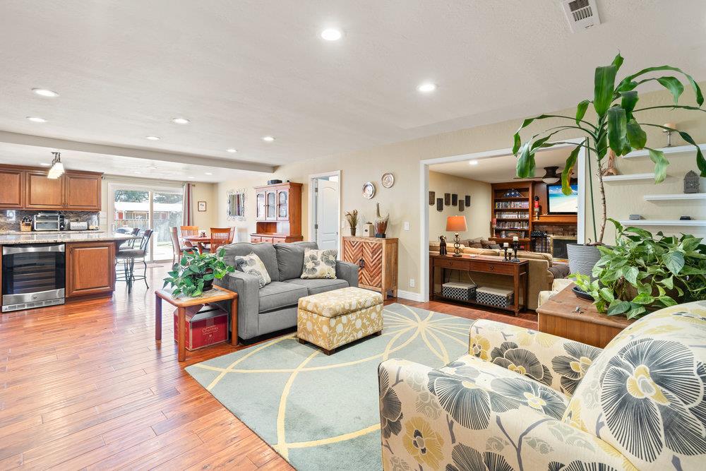10602 Foothill AVE