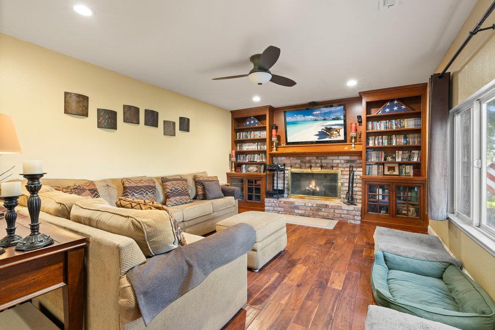 10602 Foothill AVE