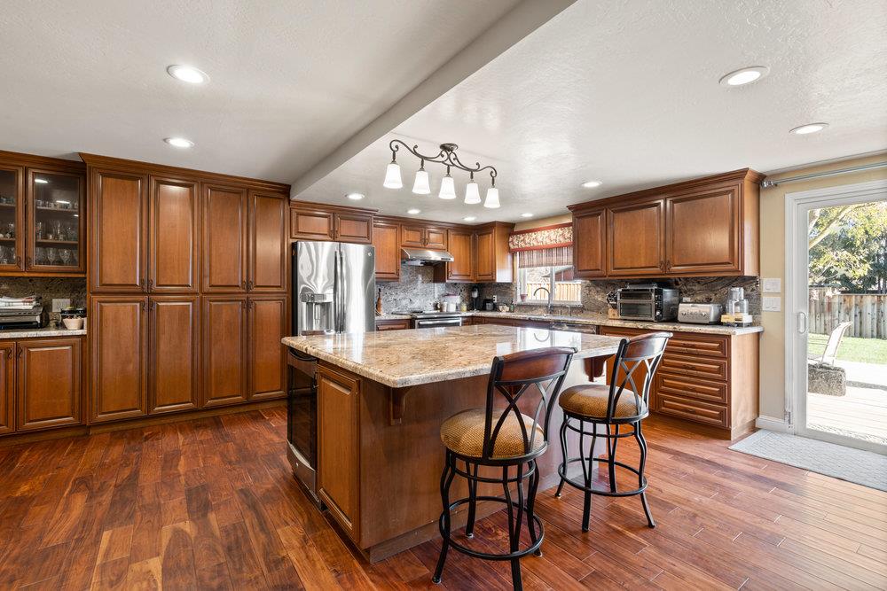 10602 Foothill AVE