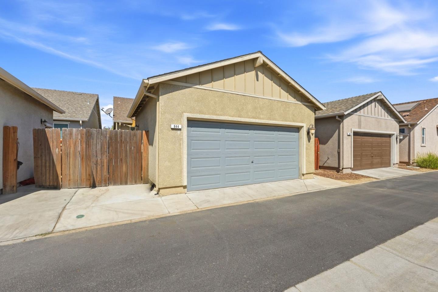 844 Castellona DR