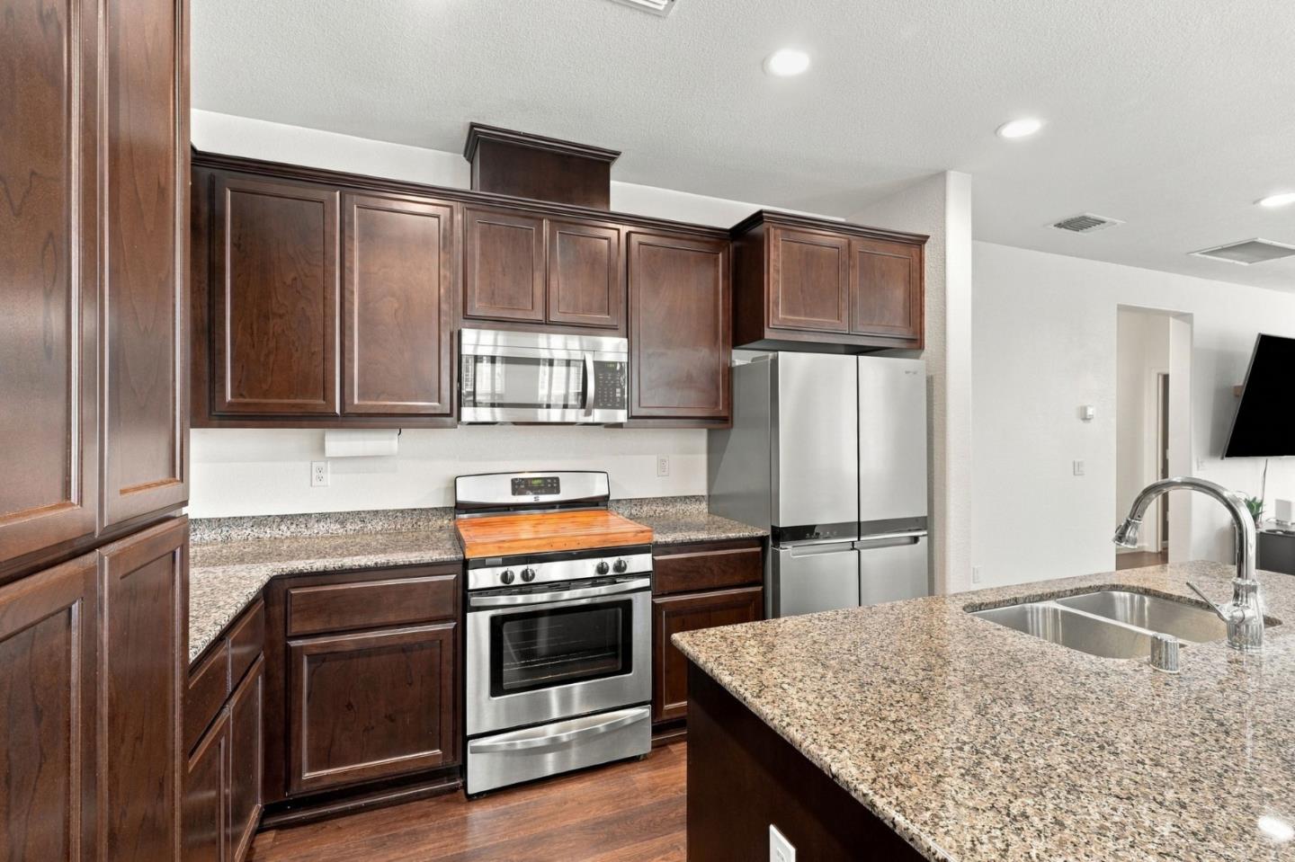844 Castellona DR