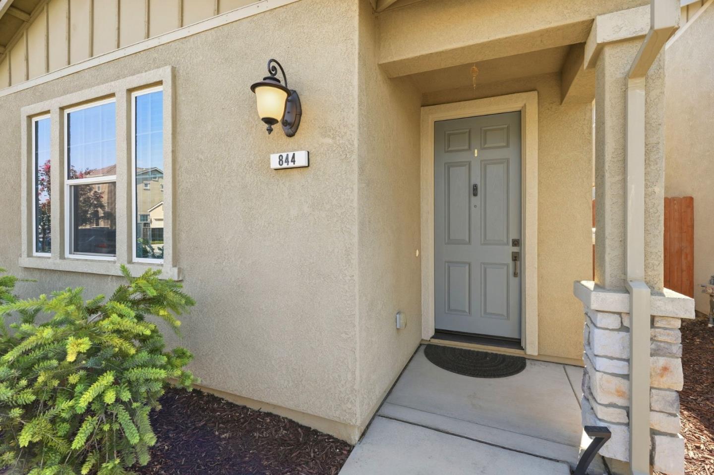 844 Castellona DR