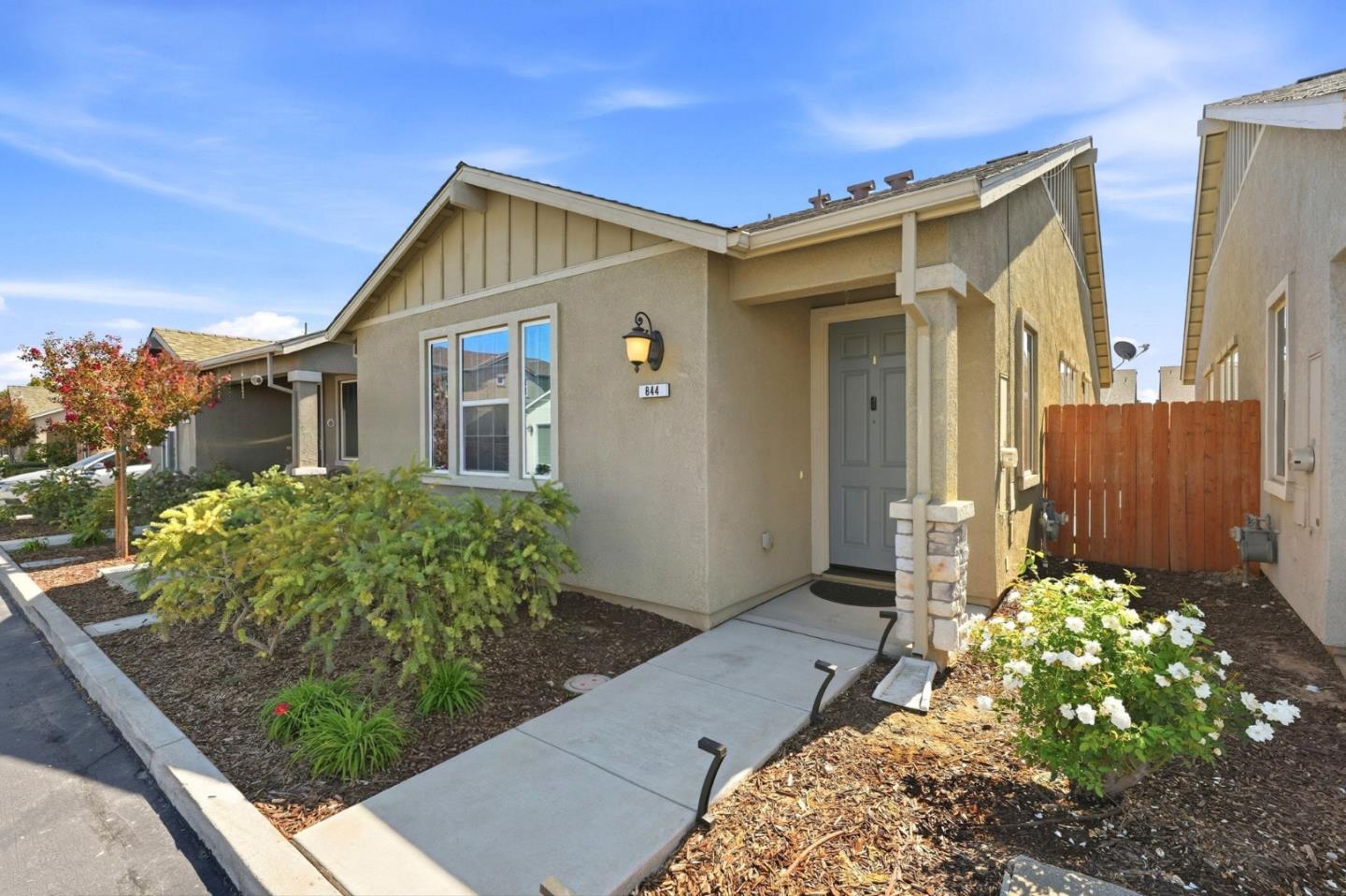 844 Castellona DR