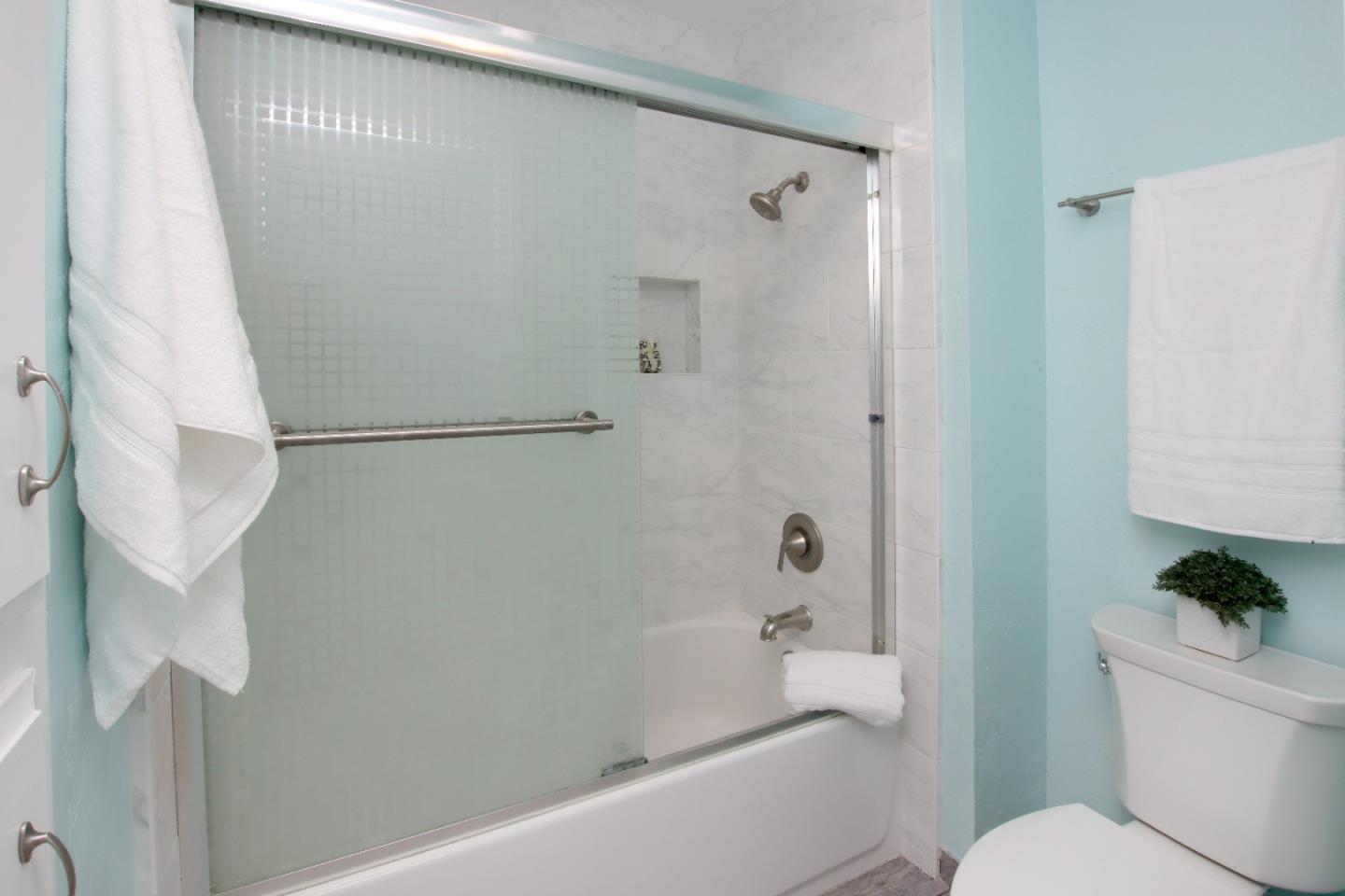 6250 Cabot Court