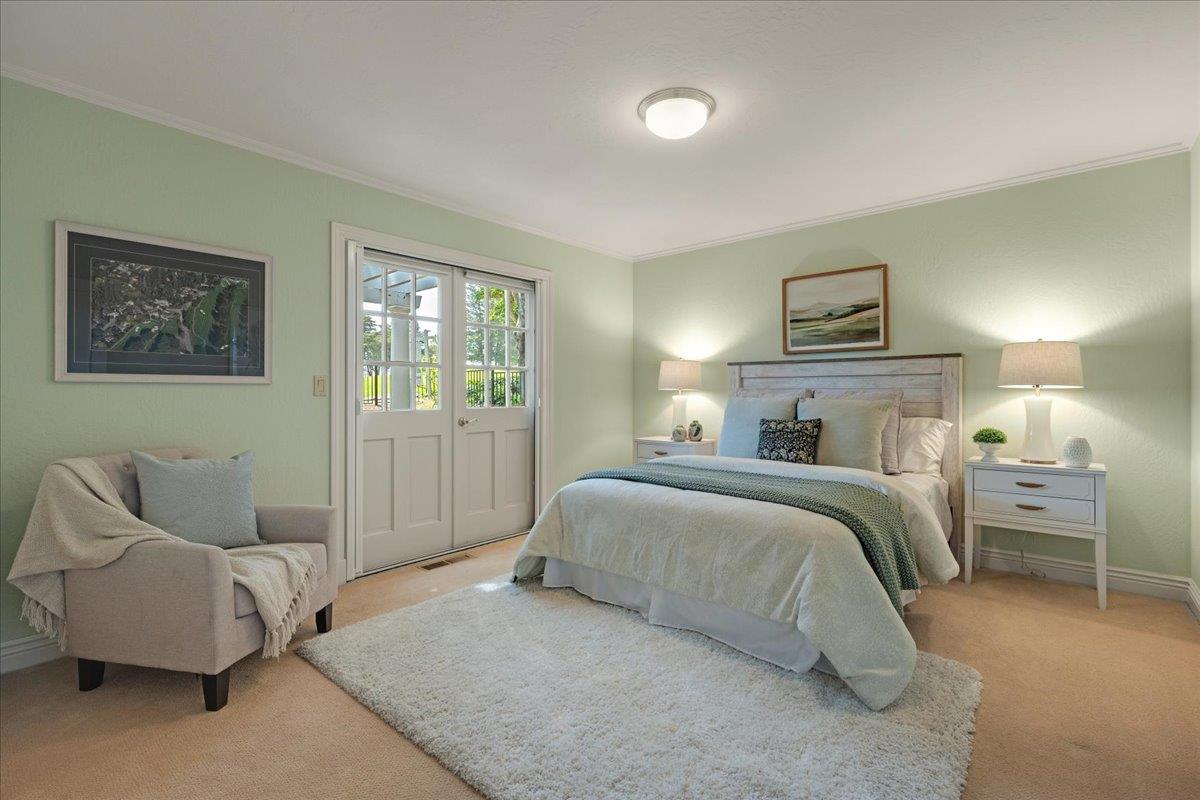 86 Hollins DR