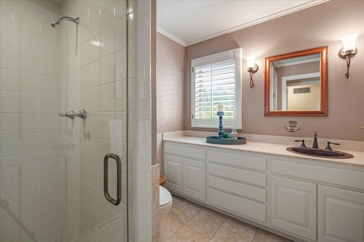 86 Hollins DR